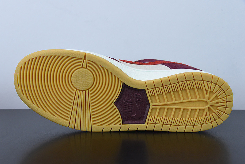 skate like a girl x nike sb dunk low dx4589-600